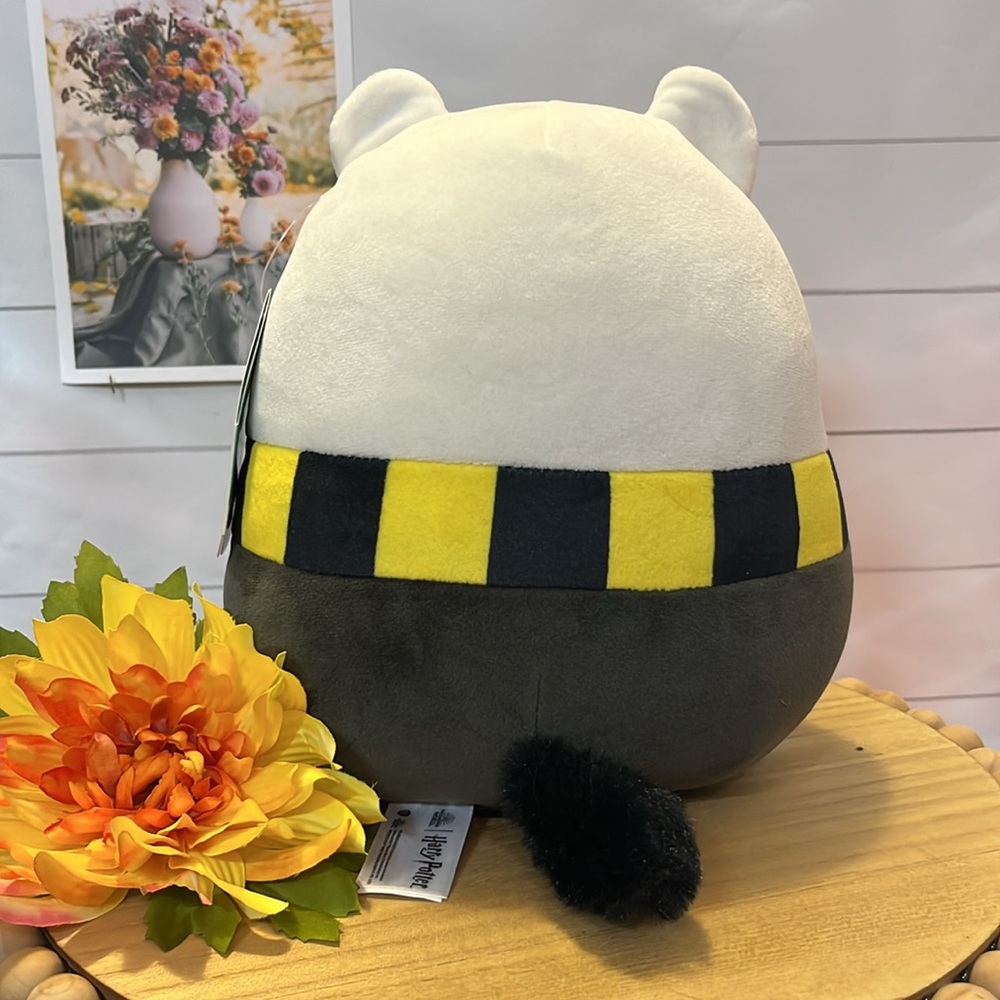 Squishmallows Hufflepuff Badger - Picture 2 of 4